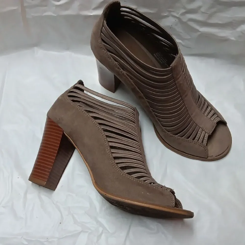MIA 'Shelli' Elegant Beige Women's Heeled Sandals Size 7.5